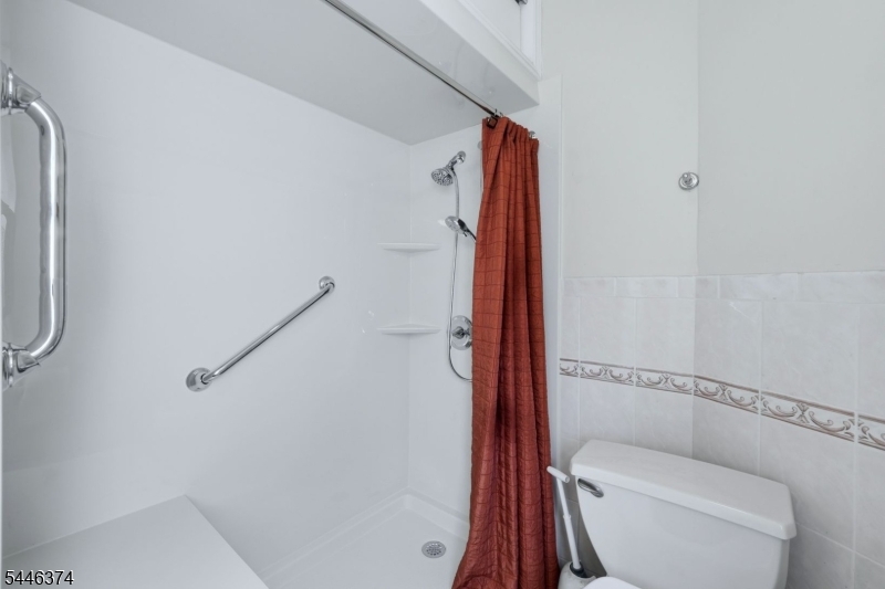 155 Berkshire Pl Property Photo 9