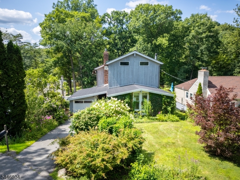 2 Algonquin Trl Property Photo 12