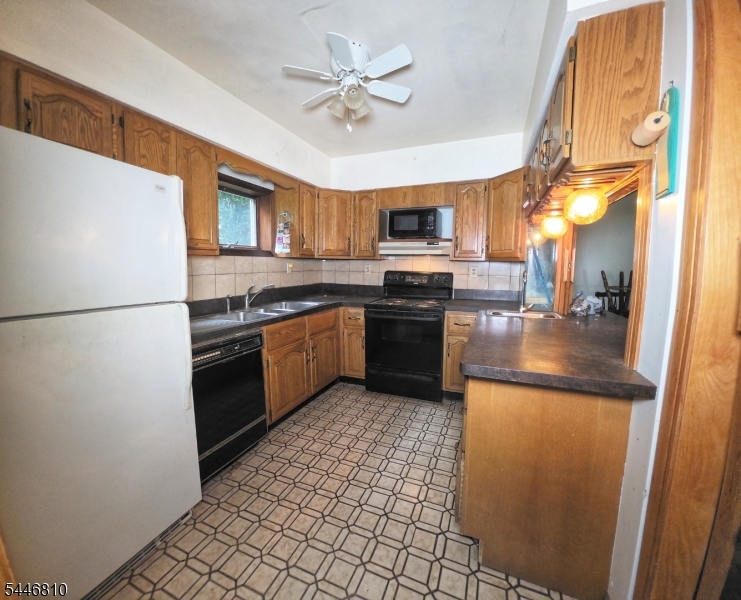57 Grove St Property Photo 14