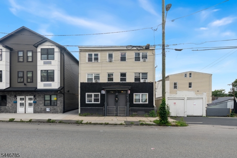 171 Temple St Property Photo 1
