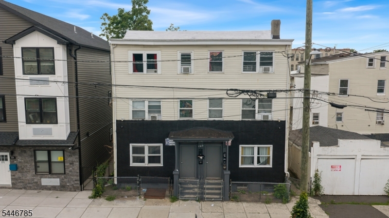 171 Temple St Property Photo 2