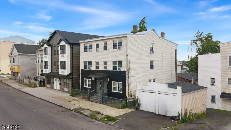 171 Temple St Property Photo 3