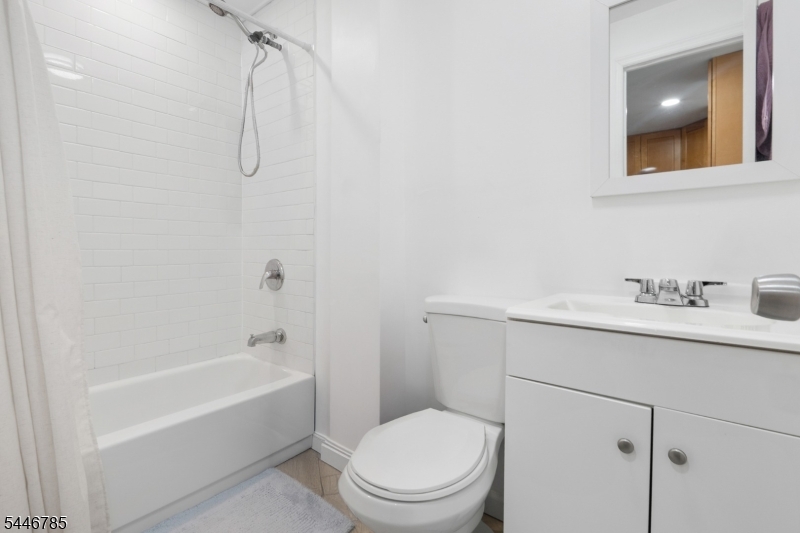 171 Temple St Property Photo 5