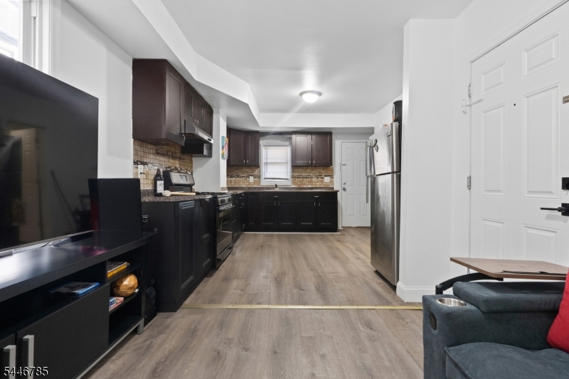 171 Temple St Property Photo 13