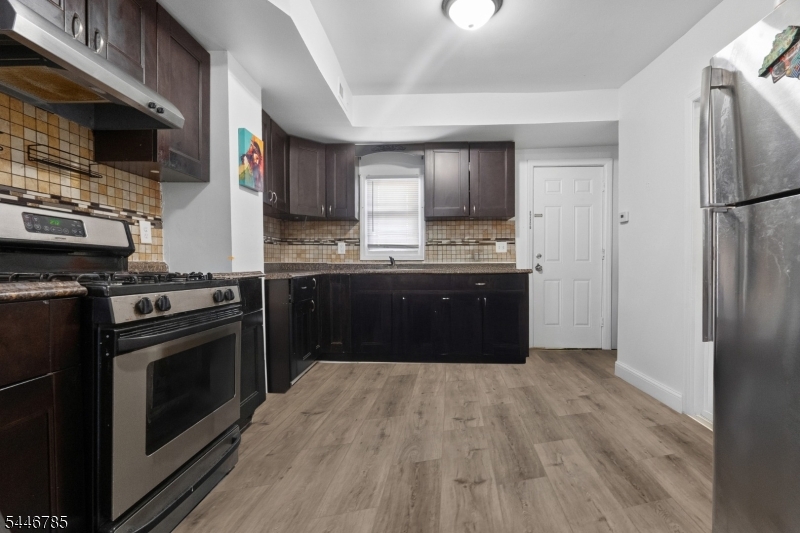 171 Temple St Property Photo 14