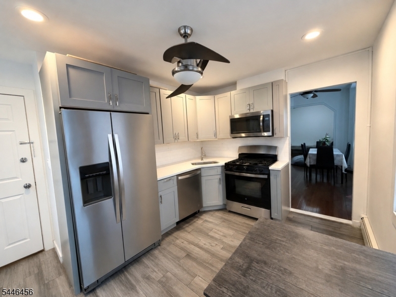 528 Harrison Ave B Property Photo 4