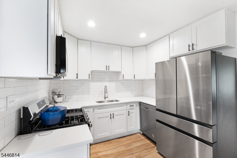 20 Harry Rd Property Photo 6