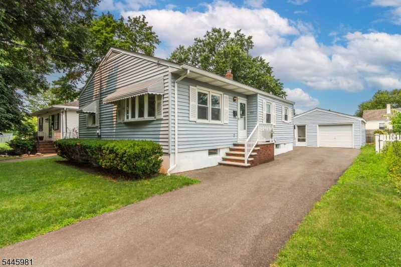 521 Dalay Pl Property Photo 1