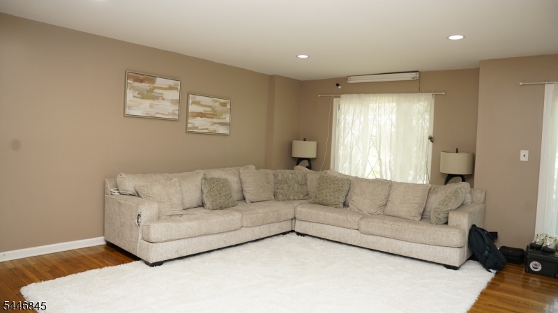 118 Devonshire Ct Property Photo 2