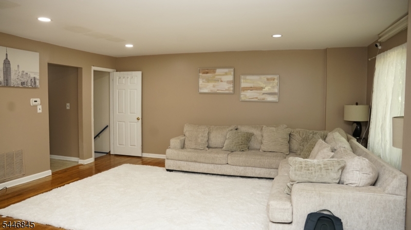 118 Devonshire Ct Property Photo 3