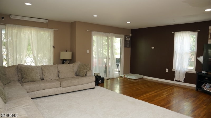 118 Devonshire Ct Property Photo 4