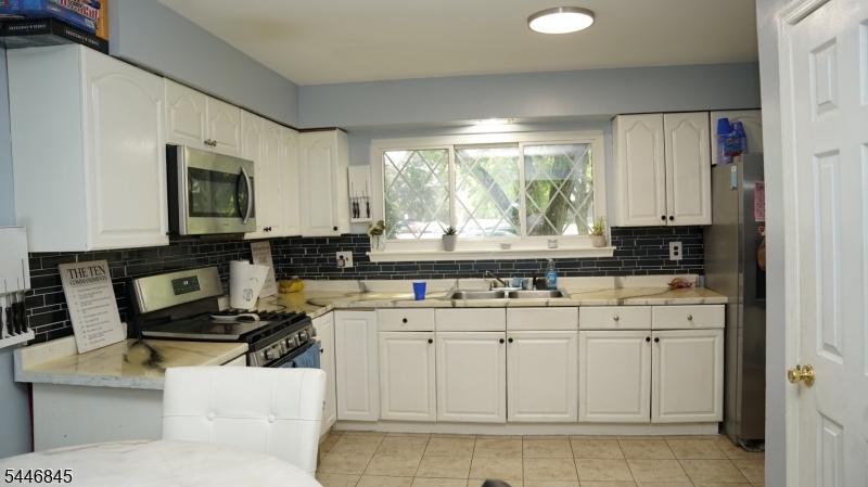 118 Devonshire Ct Property Photo 5