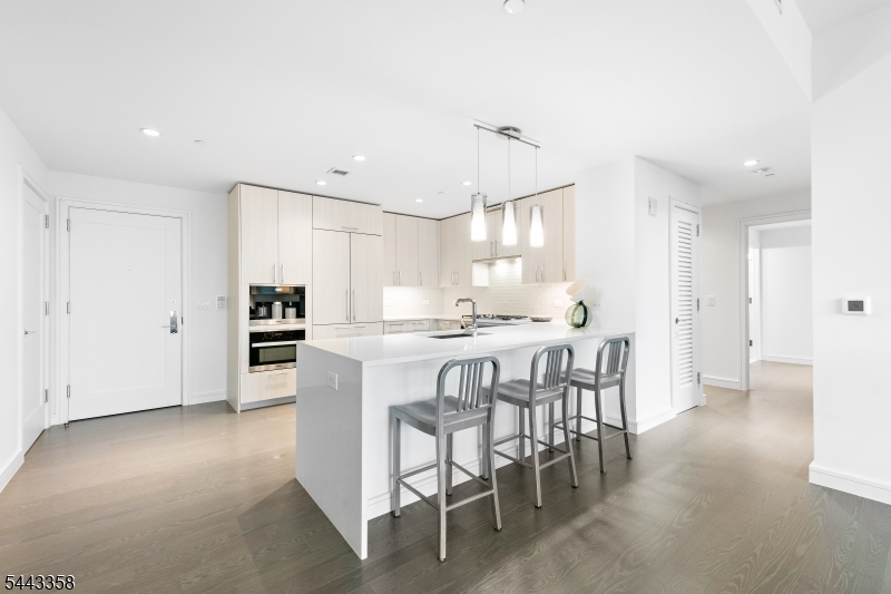 30 Melrose Ter 408 408 Property Photo 5