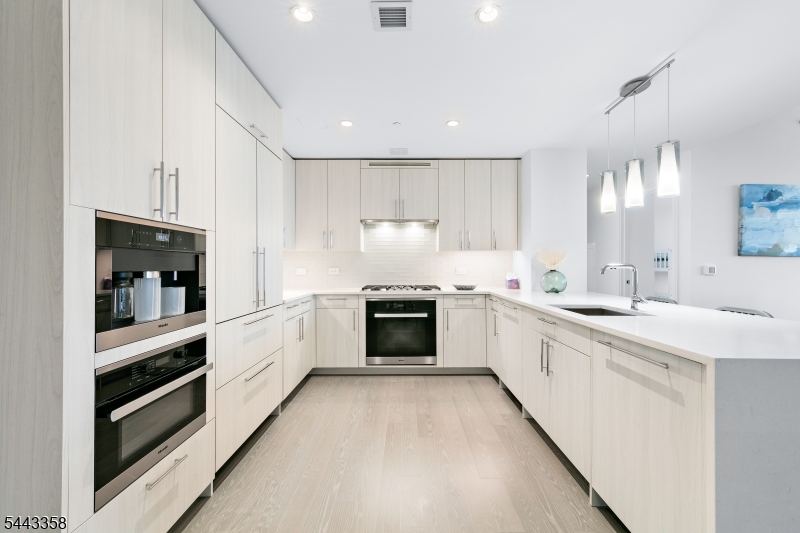 30 Melrose Ter 408 408 Property Photo 7
