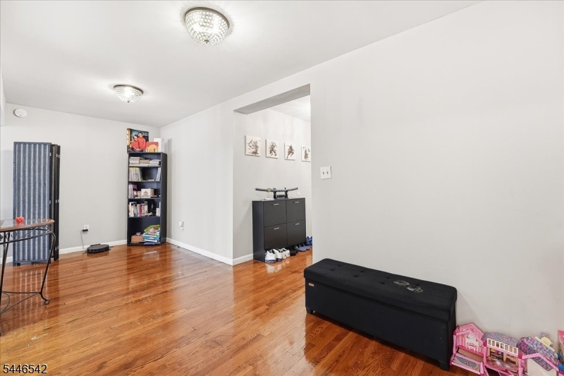 19 Lyons Ave 207 Property Photo 6