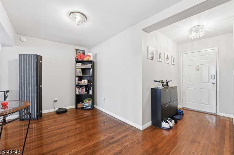 19 Lyons Ave 207 Property Photo 8