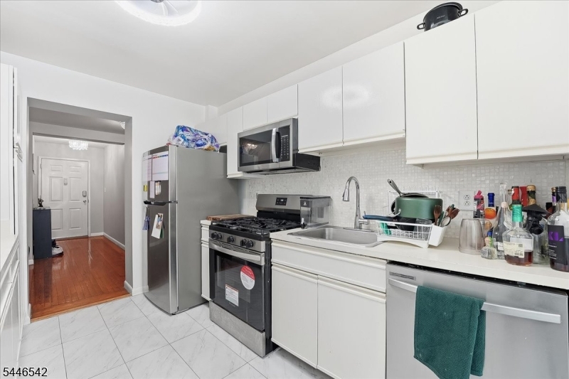 19 Lyons Ave 207 Property Photo 10