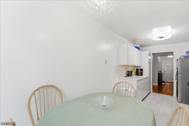 19 Lyons Ave 207 Property Photo 11
