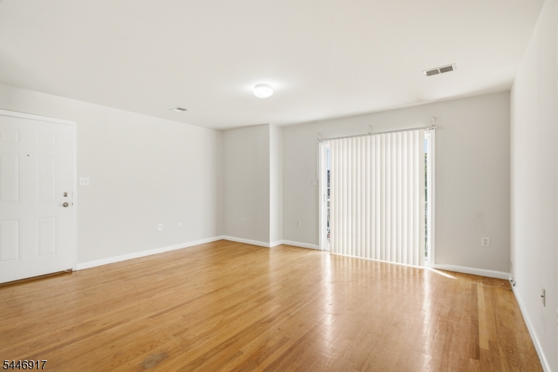 17 Chester Ave Property Photo 4