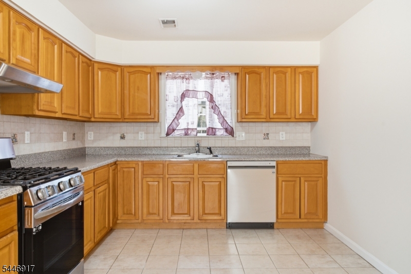 17 Chester Ave Property Photo 8