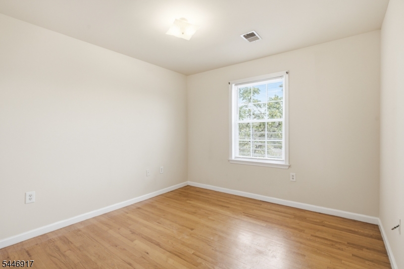 17 Chester Ave Property Photo 12