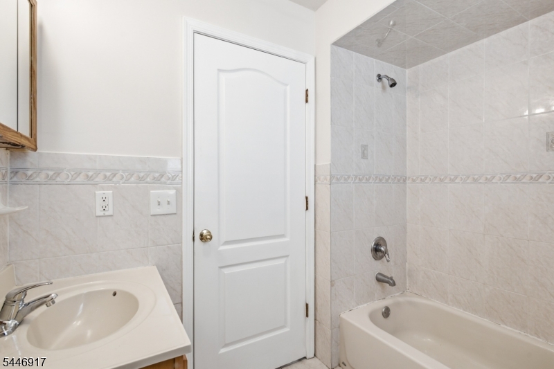 17 Chester Ave Property Photo 15