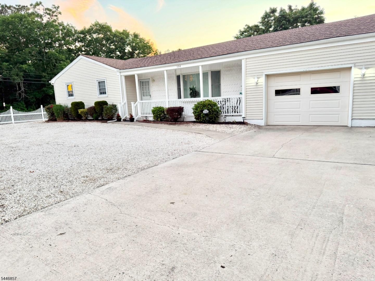 104 Nautilus Dr Property Photo 1