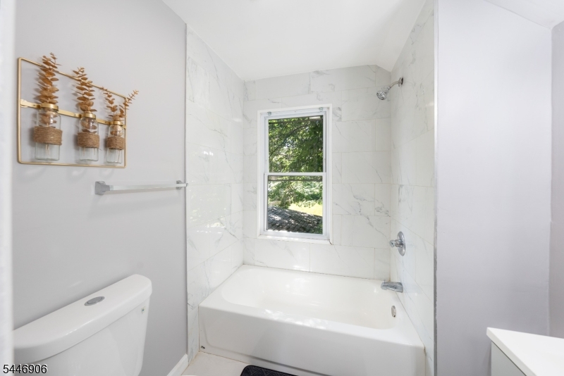 810 Spruce St Property Photo 18