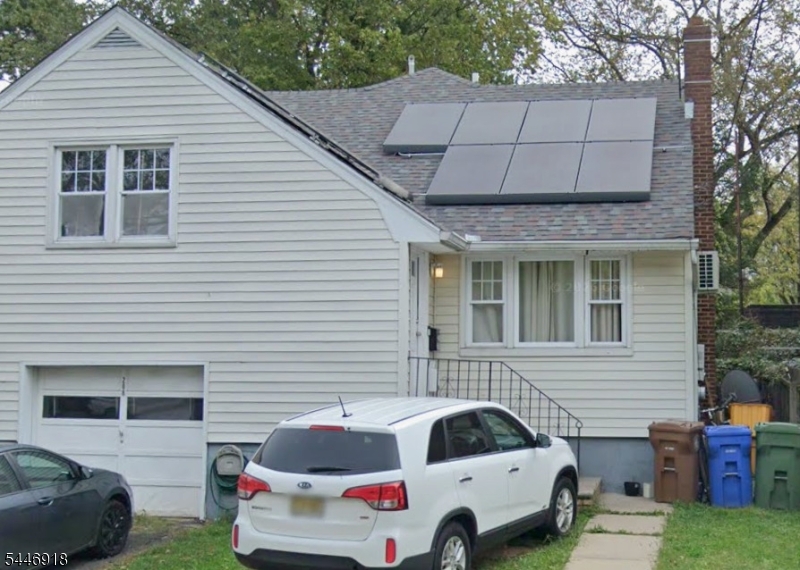 208 E Price St Property Photo 1