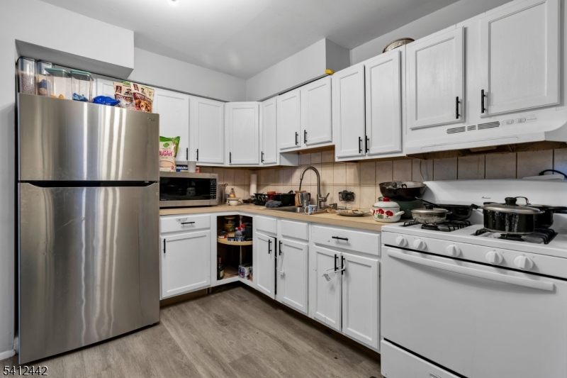 208 E Price St Property Photo 4