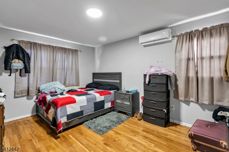 208 E Price St Property Photo 6