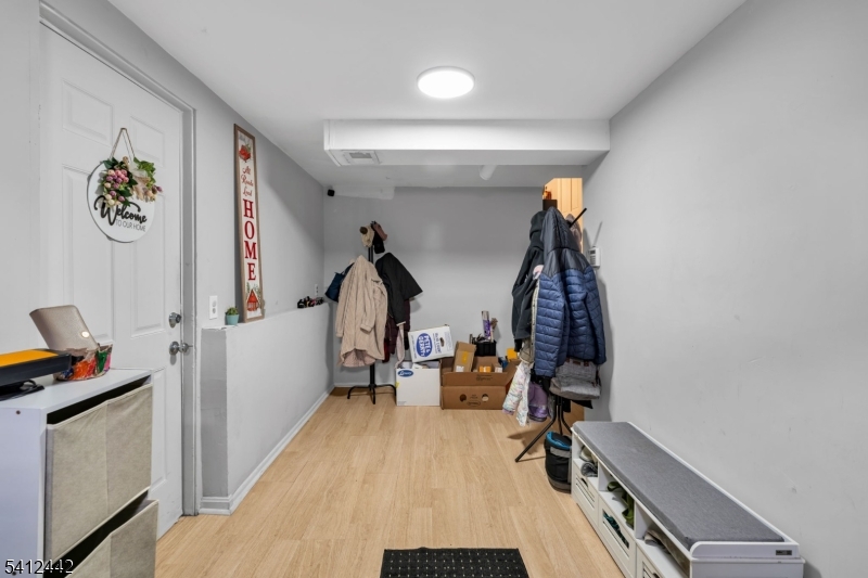 208 E Price St Property Photo 8