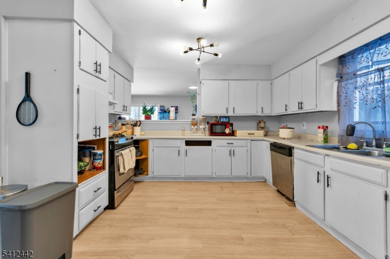 208 E Price St Property Photo 14