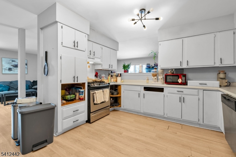 208 E Price St Property Photo 15