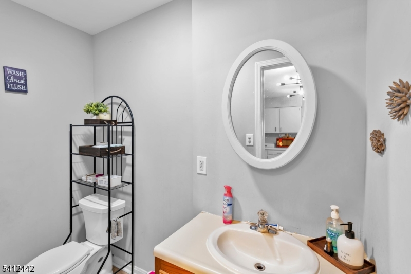 208 E Price St Property Photo 16