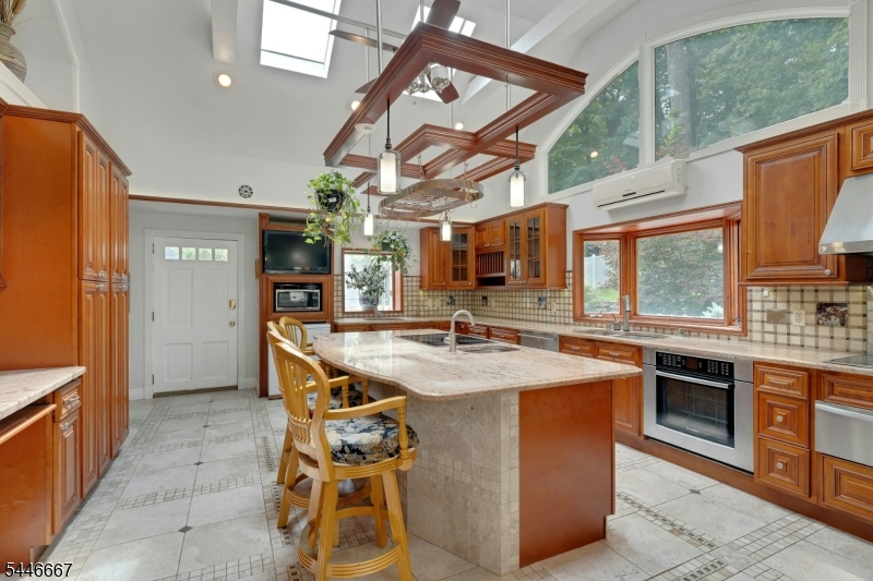 72 Mountain Ave Property Photo 14