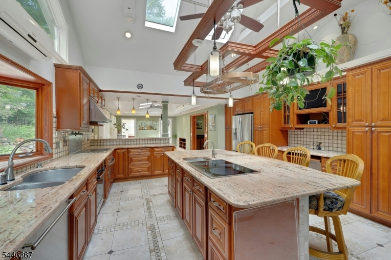 72 Mountain Ave Property Photo 16