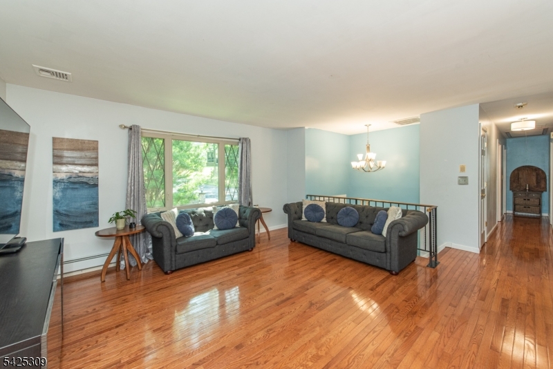 110 Unger Ave Property Photo 4