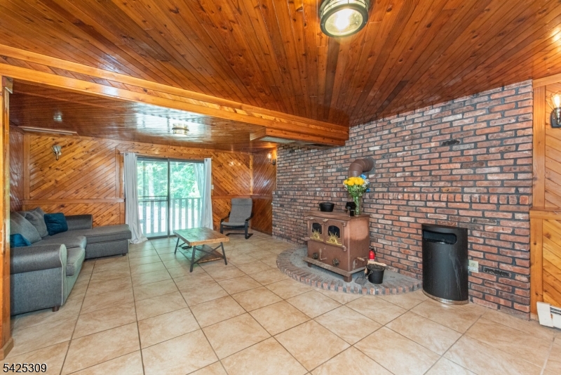 110 Unger Ave Property Photo 16