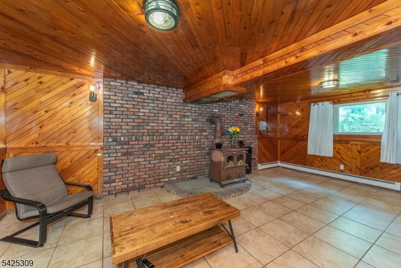 110 Unger Ave Property Photo 17