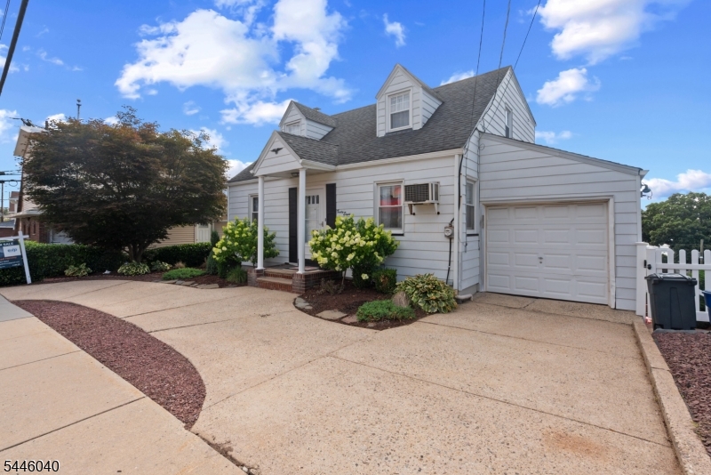 38 Hackensack St Property Photo 3