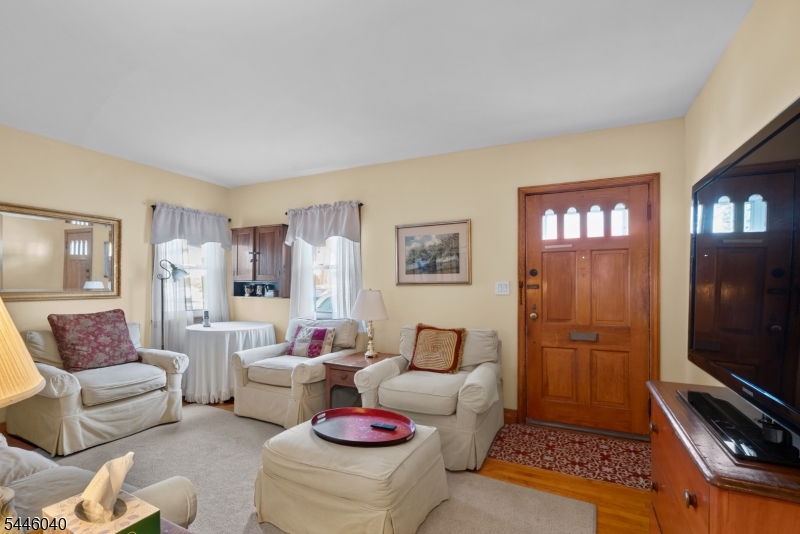 38 Hackensack St Property Photo 4