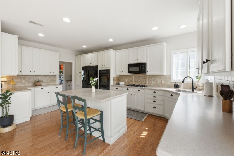 10 Spyglass Hl Property Photo 21