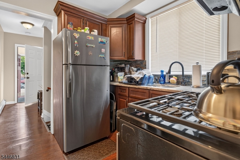 110 Elm St Property Photo 4
