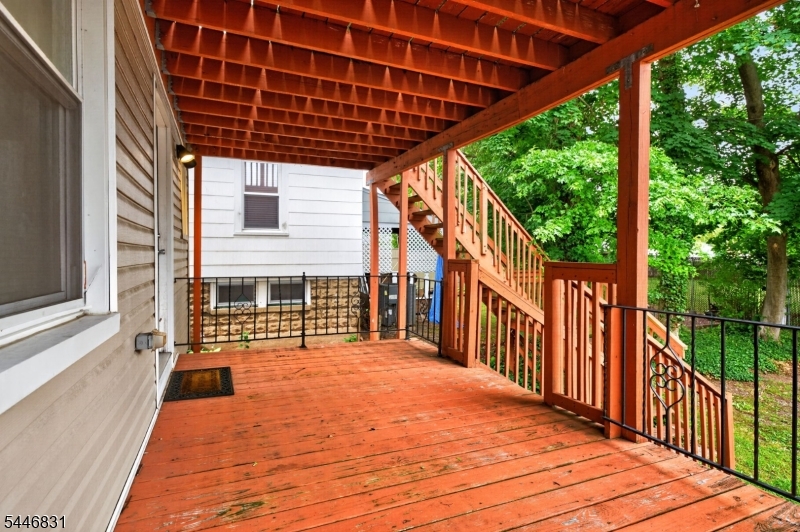 110 Elm St Property Photo 23