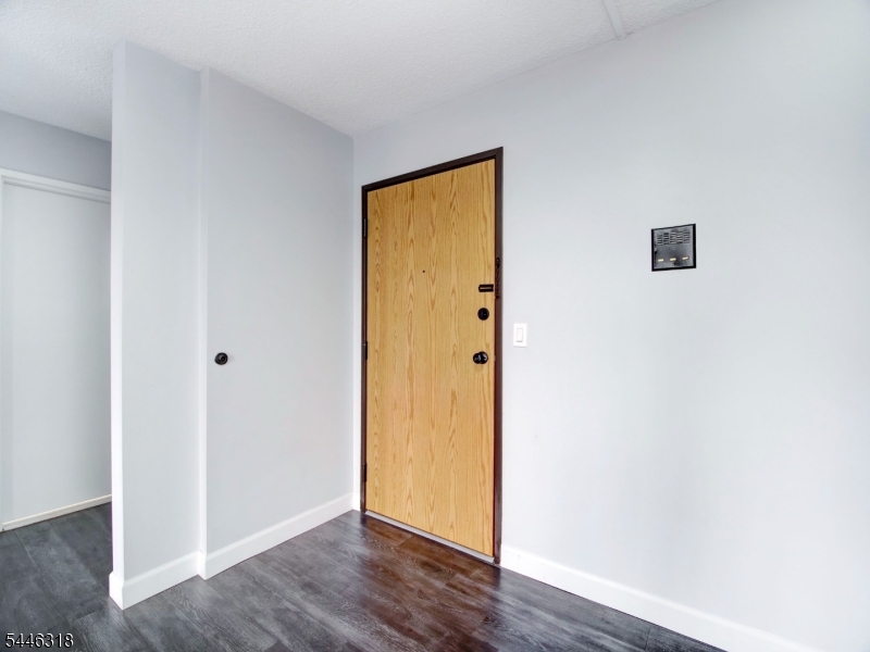10 N Wood Ave 623 Property Photo 6