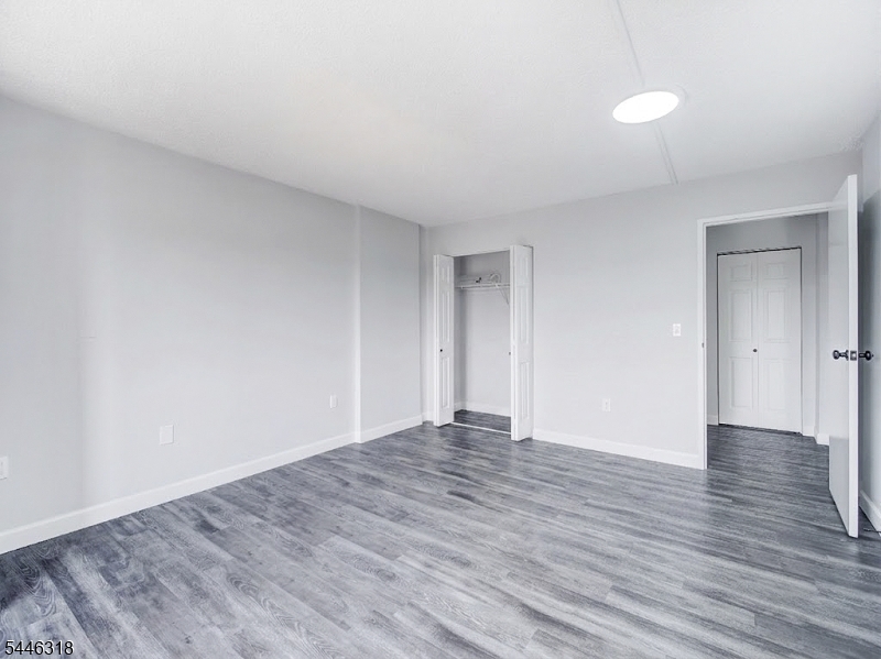 10 N Wood Ave 623 Property Photo 15