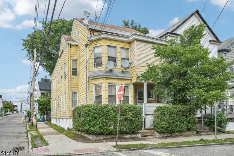 174 Jasper St Property Photo 1