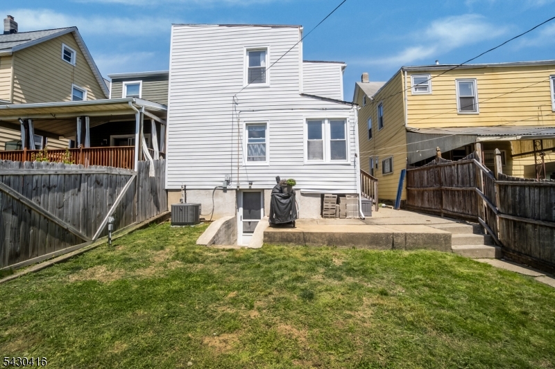 62 Lewis St Property Photo 2