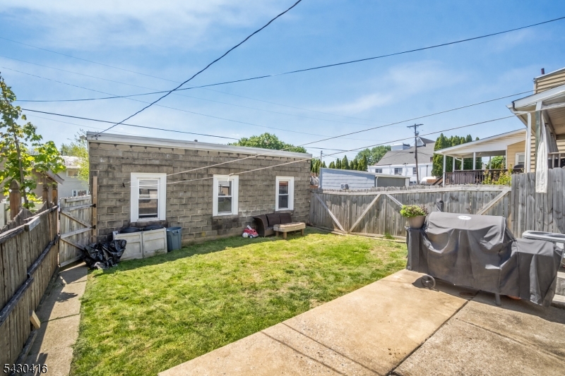 62 Lewis St Property Photo 3